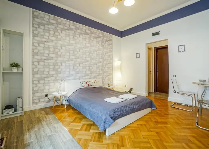 Victoriei Bricks